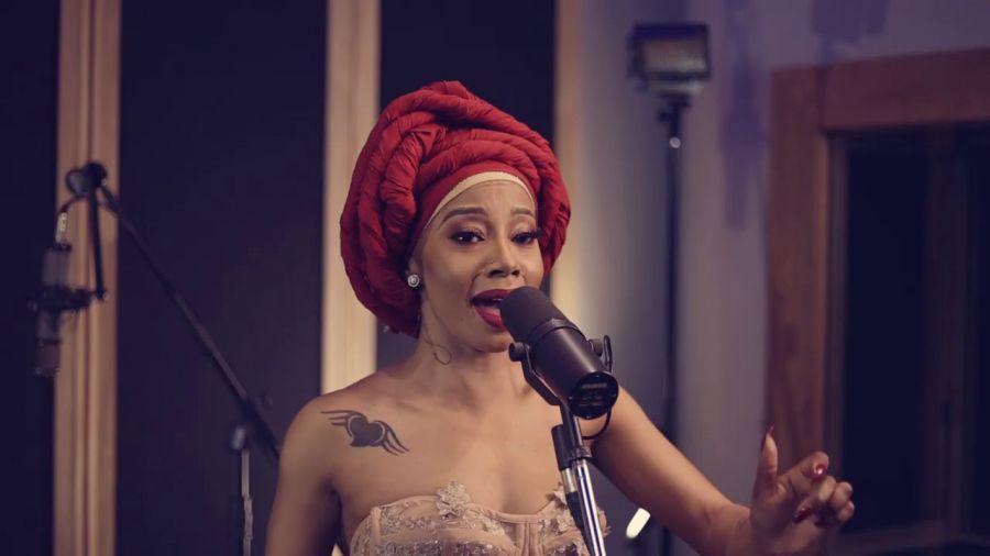 Kelly Khumalo Drops Video For “Kuyenyukela” Acoustic Studio Session